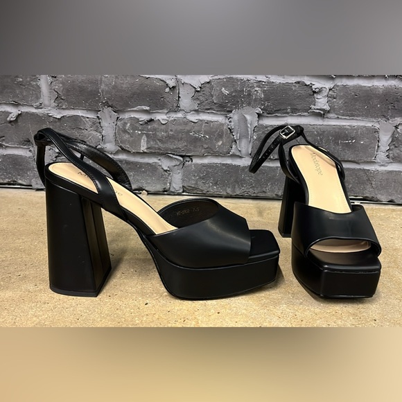 **NEVER WORN BEFORE** Women’s black platform open toe heel. Size 7.5 - Picture 2 of 7
